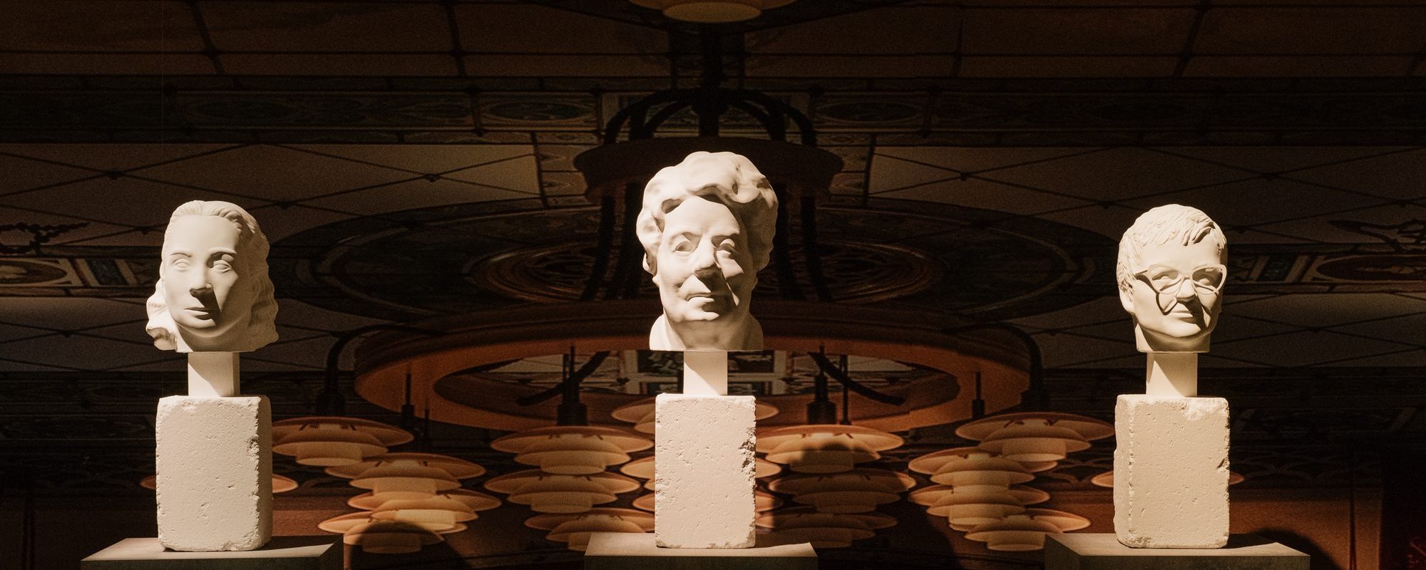 Three plaster busts in Kvindeliv at Arbejdermuseet