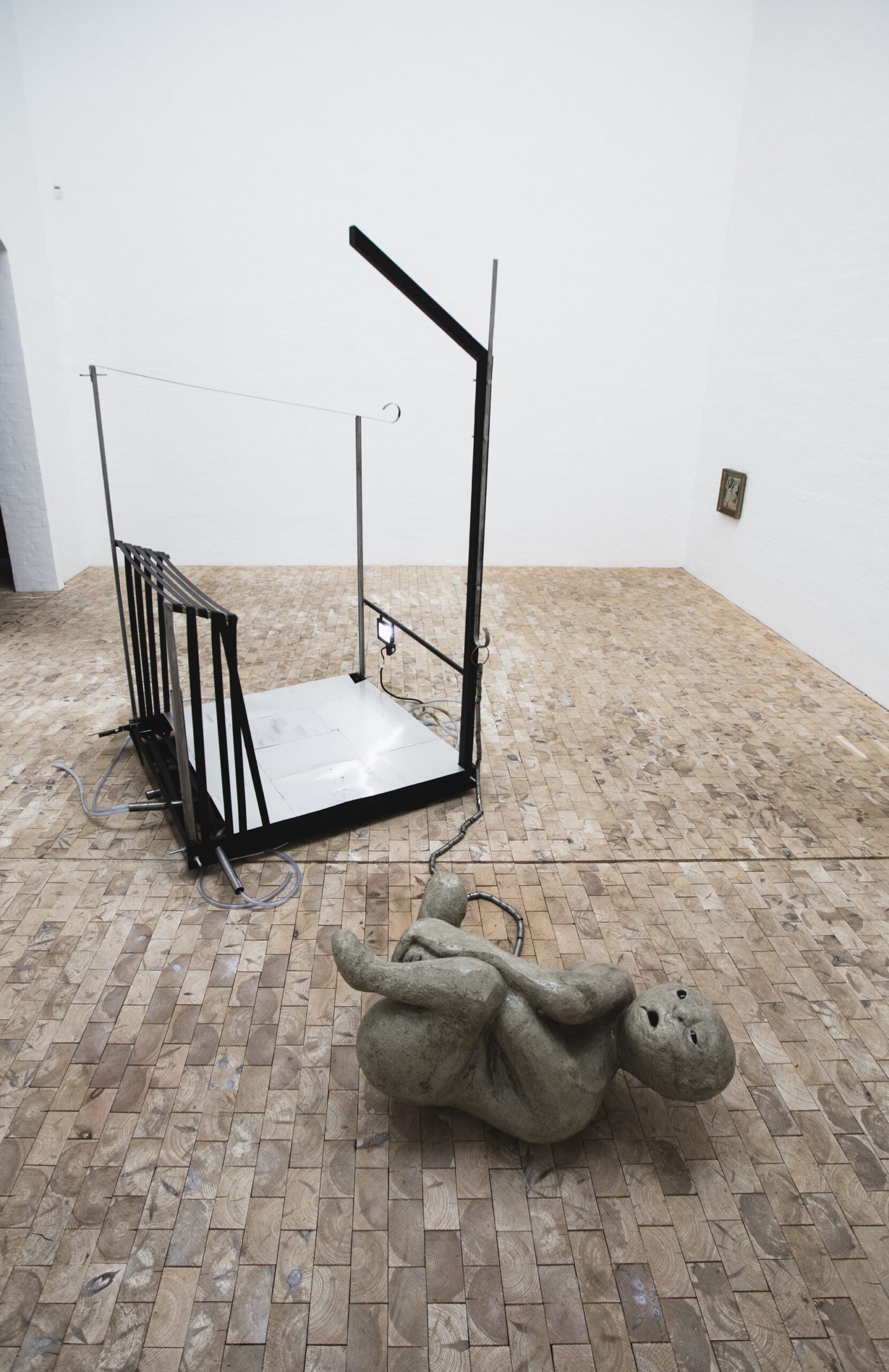 Miriam Kongstad, the cage-like frame and the foetus on the floor
