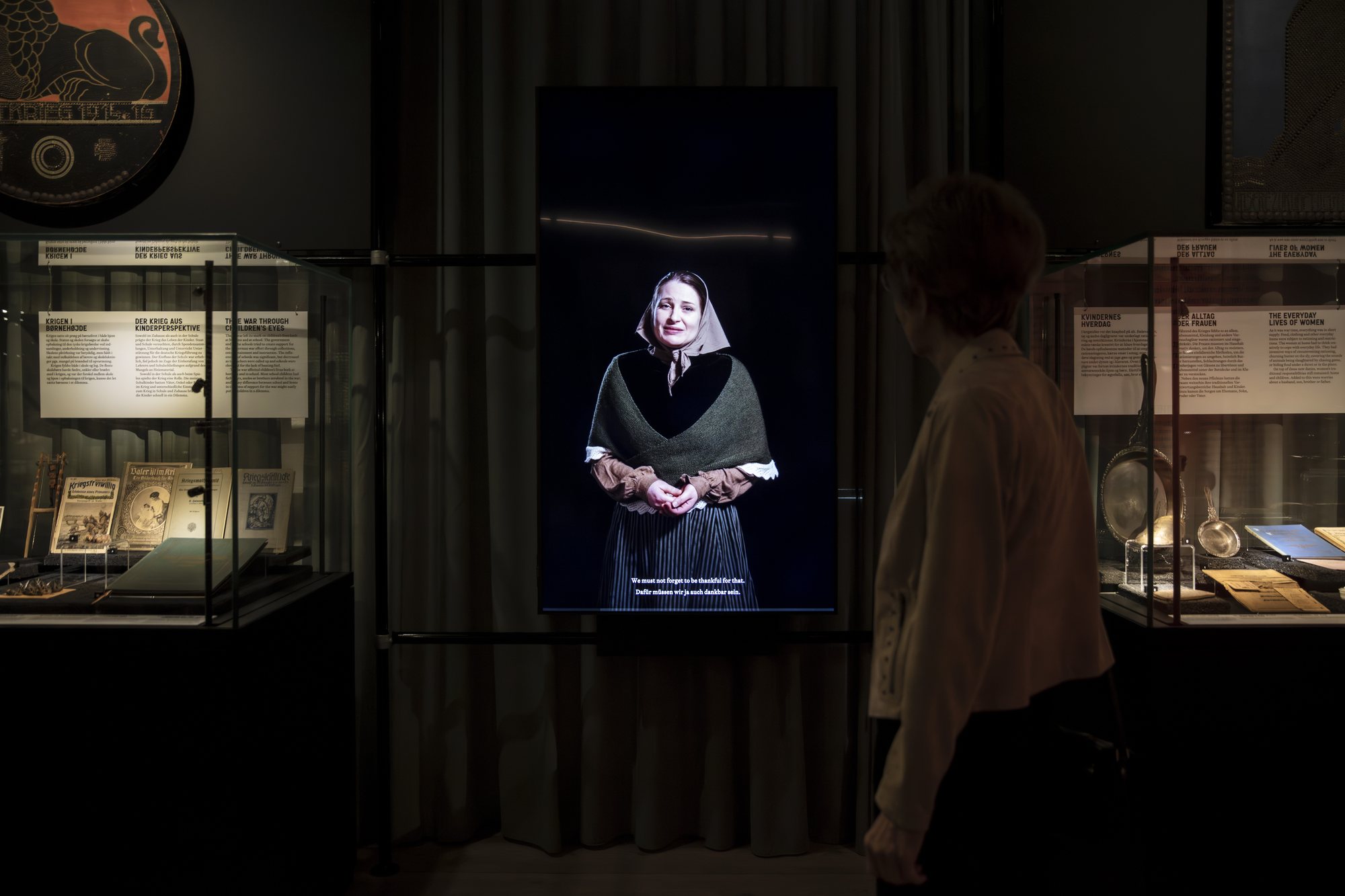 Sønderjyderne og Den Store Krig, one of the actor screens in the dark