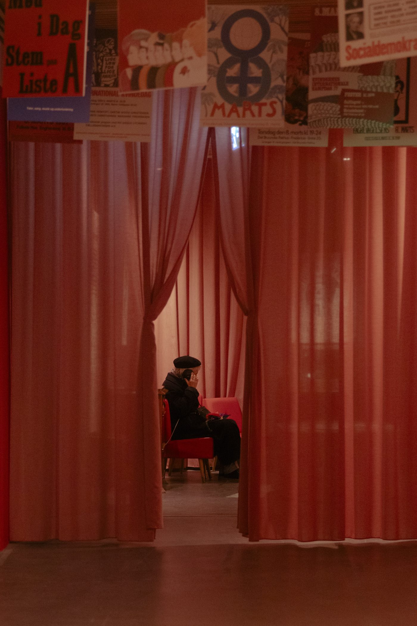 Kvindeliv, pink curtains and posters at the entrance to the lounge
