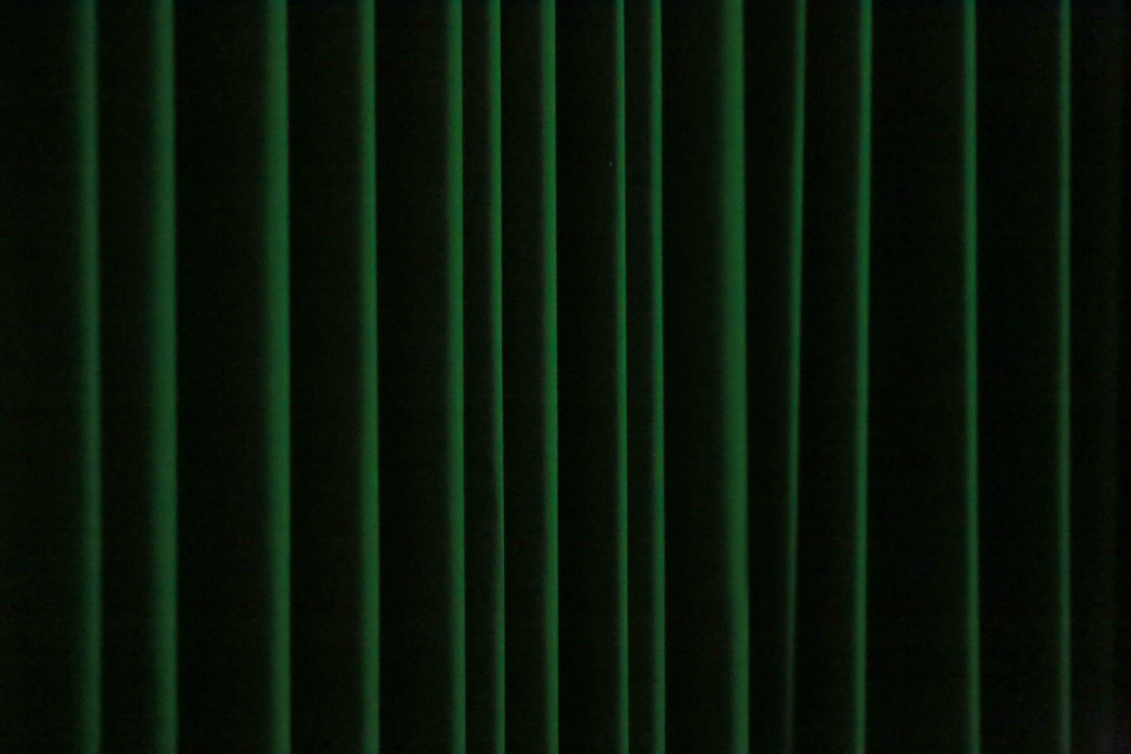Opus Putesco, the green curtain in close-up