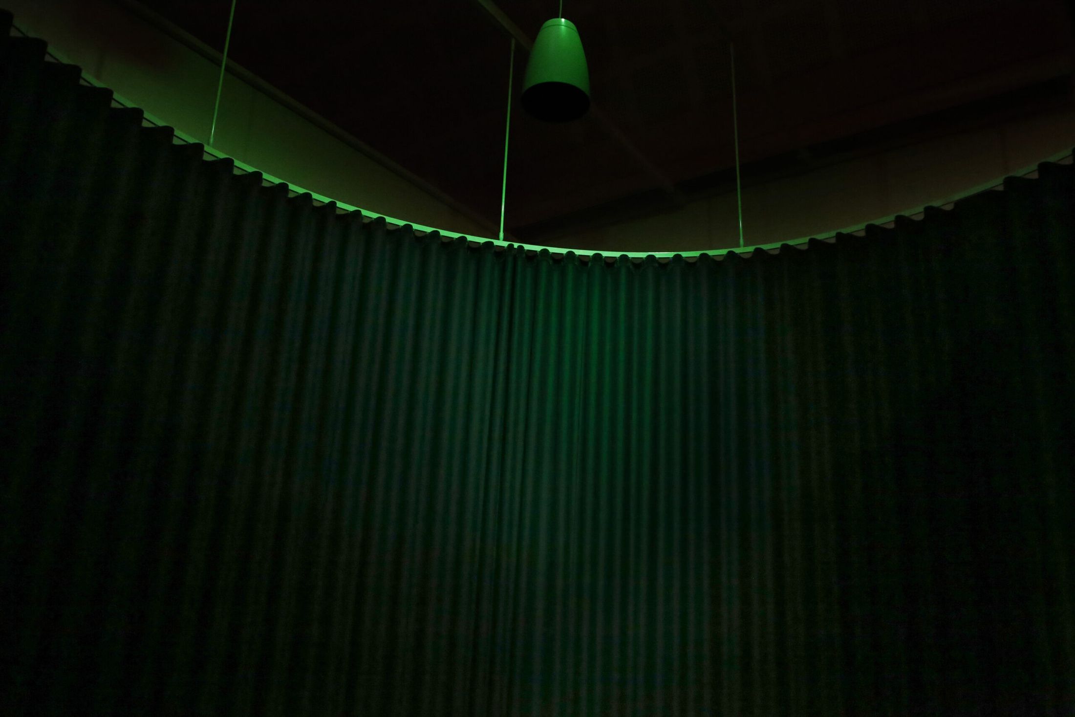 Opus Putesco, the green curtain from inside with the speaker