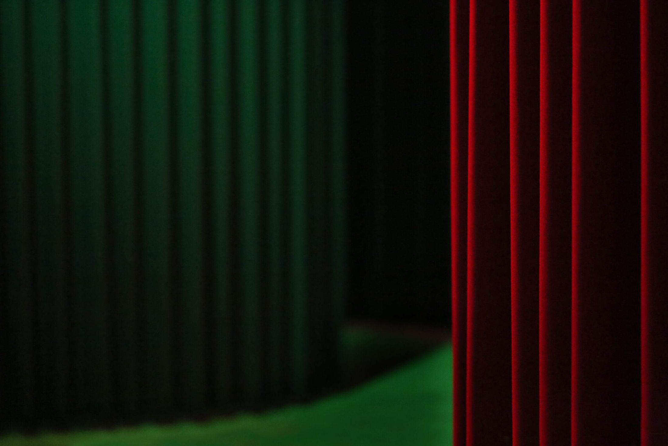 Opus Putesco and Opus Autopsia, green and red pleats side by side