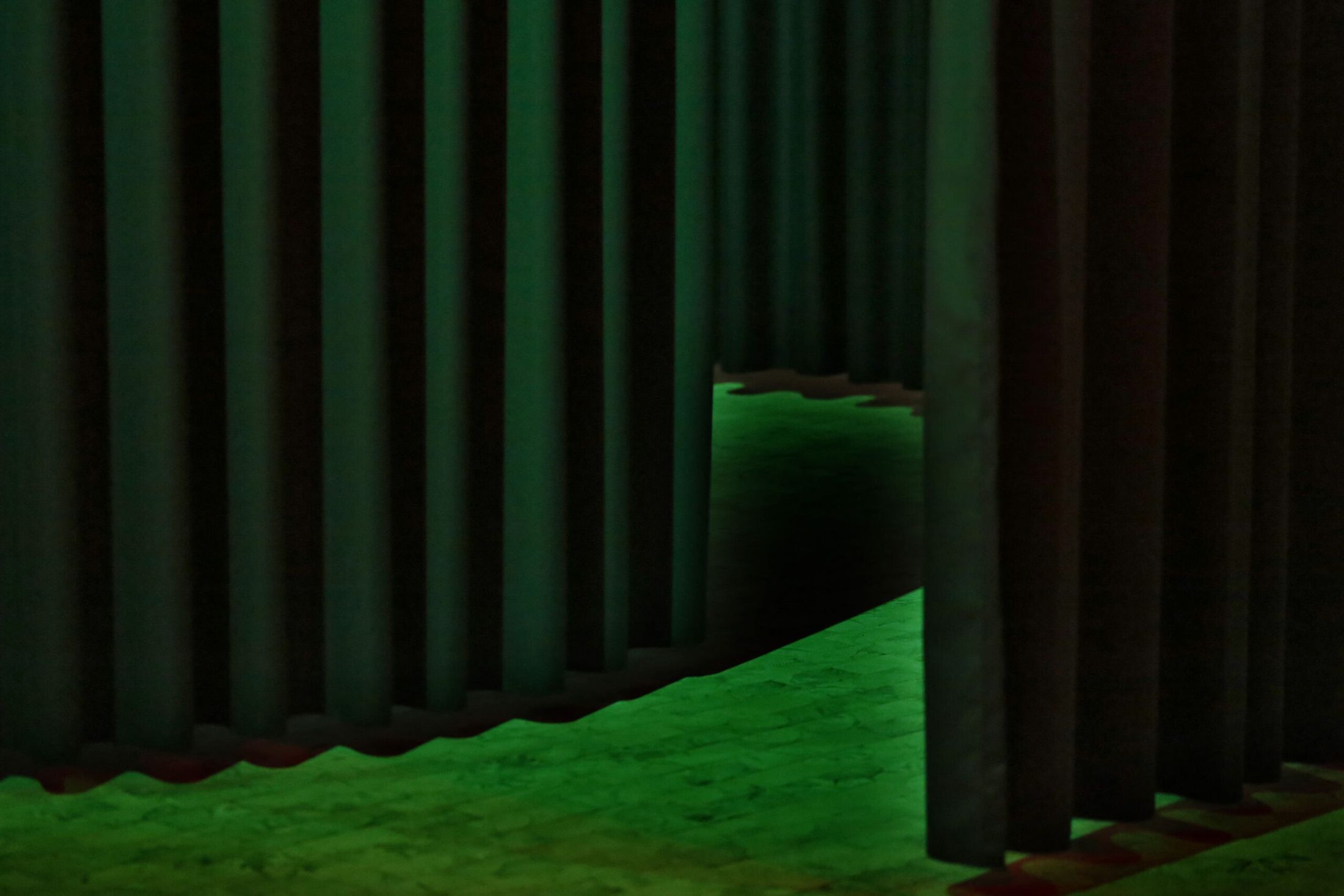 Opus Putesco, the green columns of the curtain