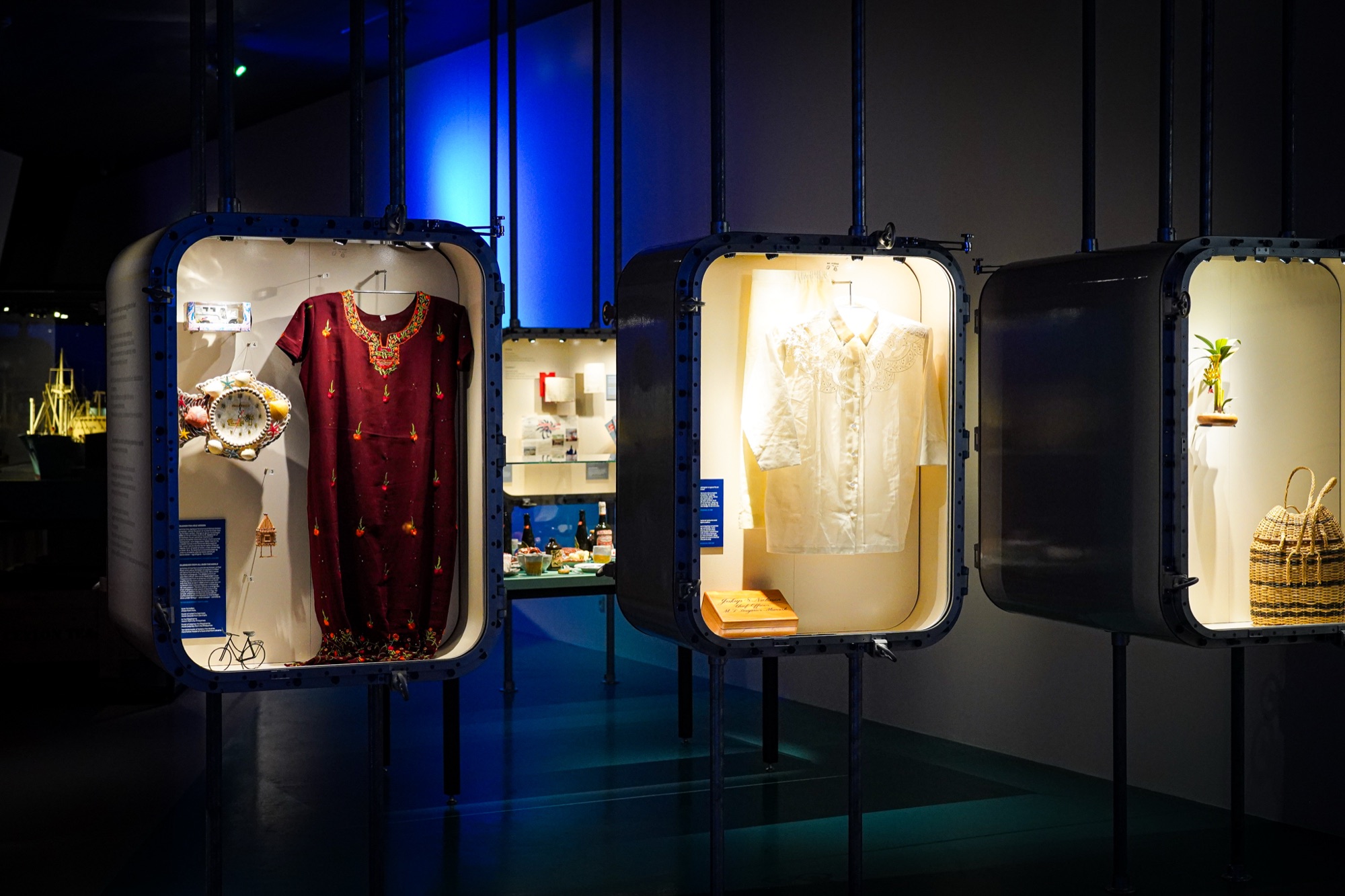 Søfarer, hanging container vitrines with personal belongings